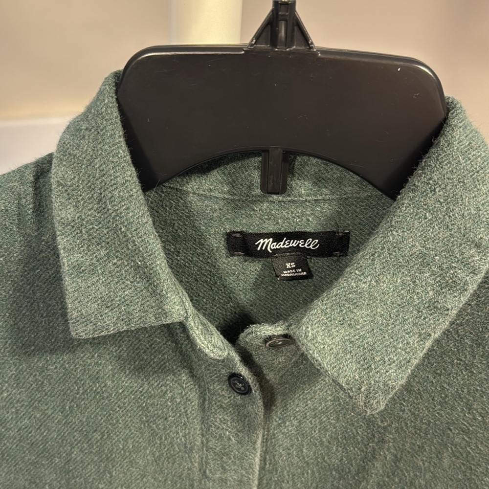 Madewell oversized green button down shirt, size XS - Picture 2 of 4